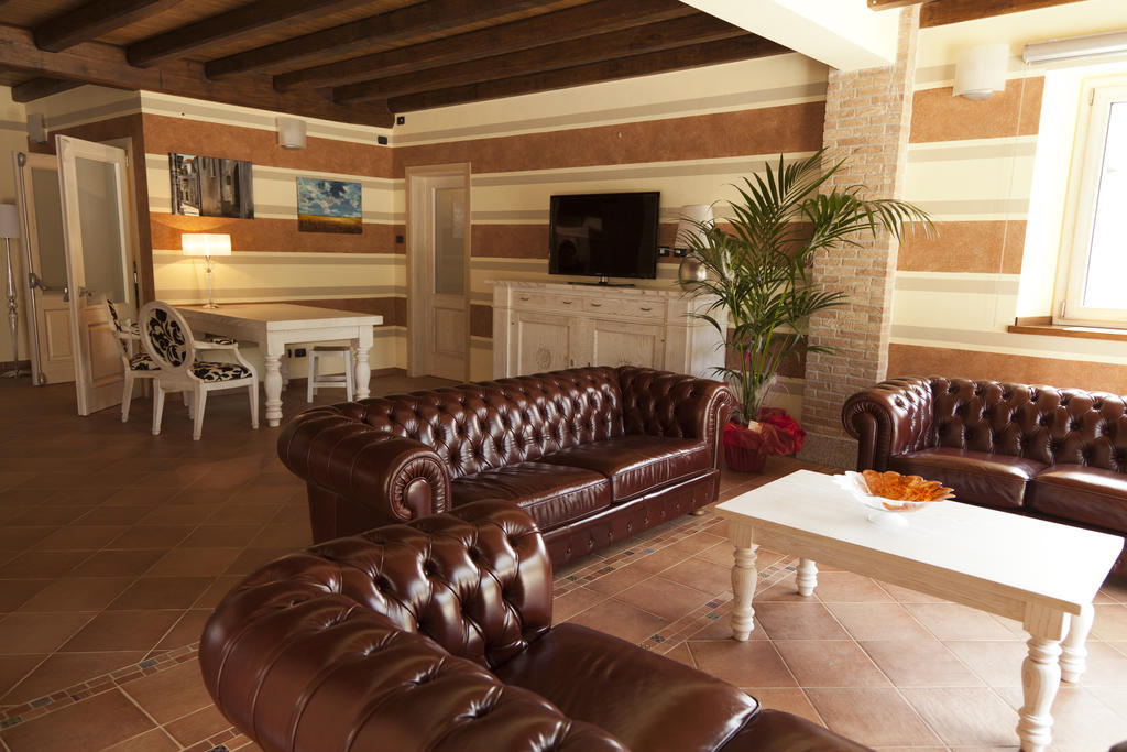 Agriturismo Creta Rossa Torre di Ruggiero Eksteriør bilde