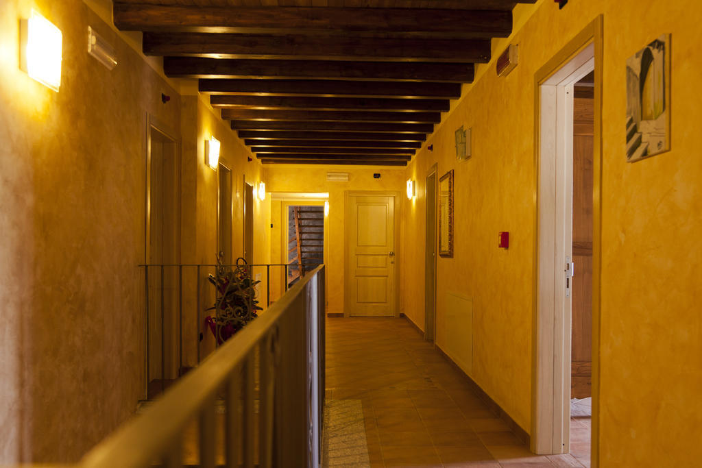 Agriturismo Creta Rossa Torre di Ruggiero Eksteriør bilde
