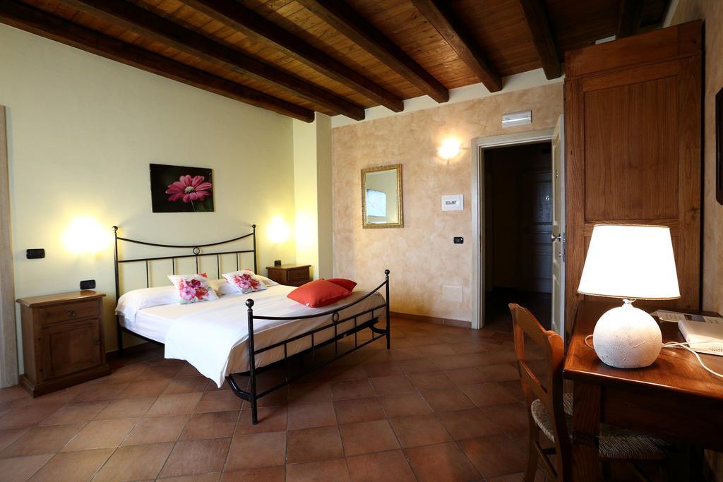 Agriturismo Creta Rossa Torre di Ruggiero Eksteriør bilde