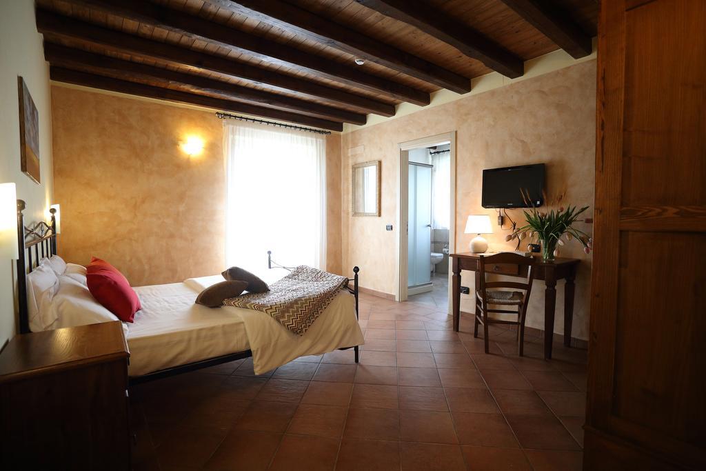 Agriturismo Creta Rossa Torre di Ruggiero Eksteriør bilde