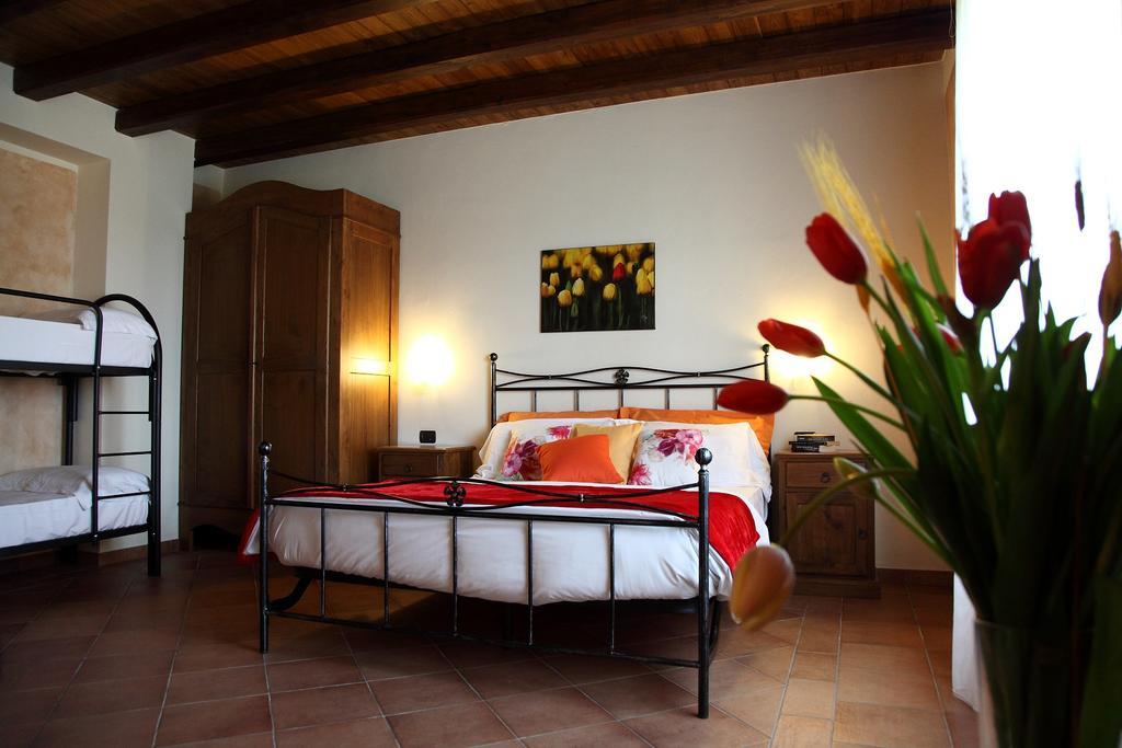 Agriturismo Creta Rossa Torre di Ruggiero Eksteriør bilde