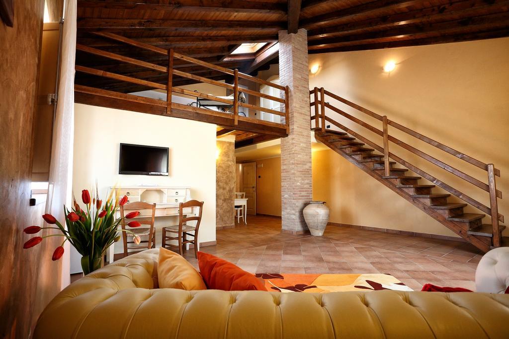 Agriturismo Creta Rossa Torre di Ruggiero Eksteriør bilde